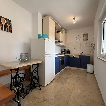 Ana Apartment Split